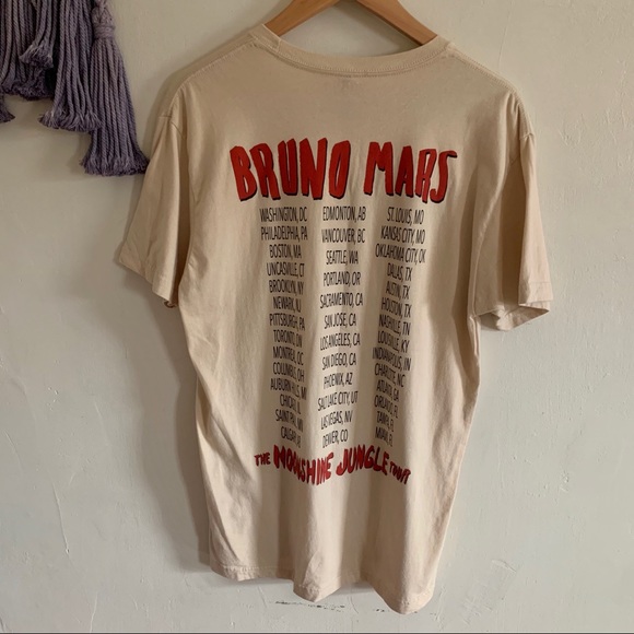 Bruno Mars concert moonshine jungle graphic tee - Picture 7 of 7